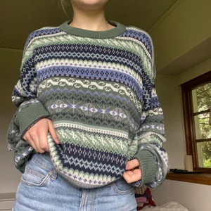 Snygg tröja till hösten!! - Jättesnygg vintage tröja perfekt nu till hösten. Köpt second hand. Skickas spårbart via dhl för 68kr. Betalning via swish 🥰
