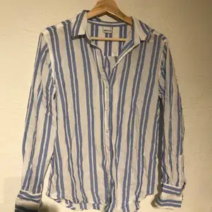 Blå/vit randig skjorta Gina Tricot  Stl 36
