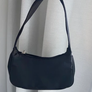 Svart baguette bag - Oanvänd. Bra skick!