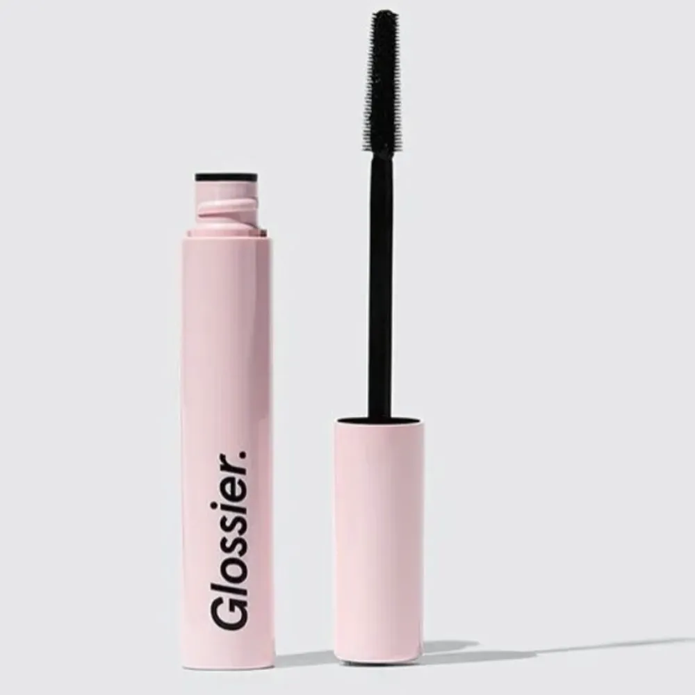 Helt ny mascara från det populära märket Glossier! Helt ny då jag råkade beställa två! Hör av dig om du har några frågor eller funderingar! Kram. Skönhet.