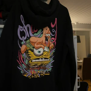 Spongebob hoodie - Fin hoodie som inte kommer till användning längre   63kr frakt tillkommer också