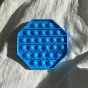 Pop it fidget toy - Säljer min pop it då jag har jättemånga