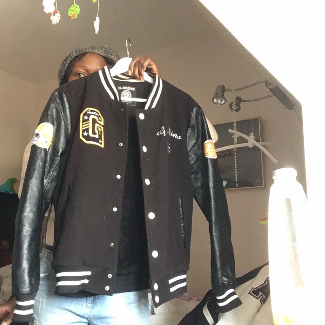 Tredig unisex svart college jacka