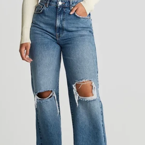 Idun wide jeans  - Idun wide jeans från Gina Tricot i storlek 36! Använd fåtal gånger. Nypris 599kr, mitt pris 200kr + frakt! Passar för personer som är mellan 165-175cm