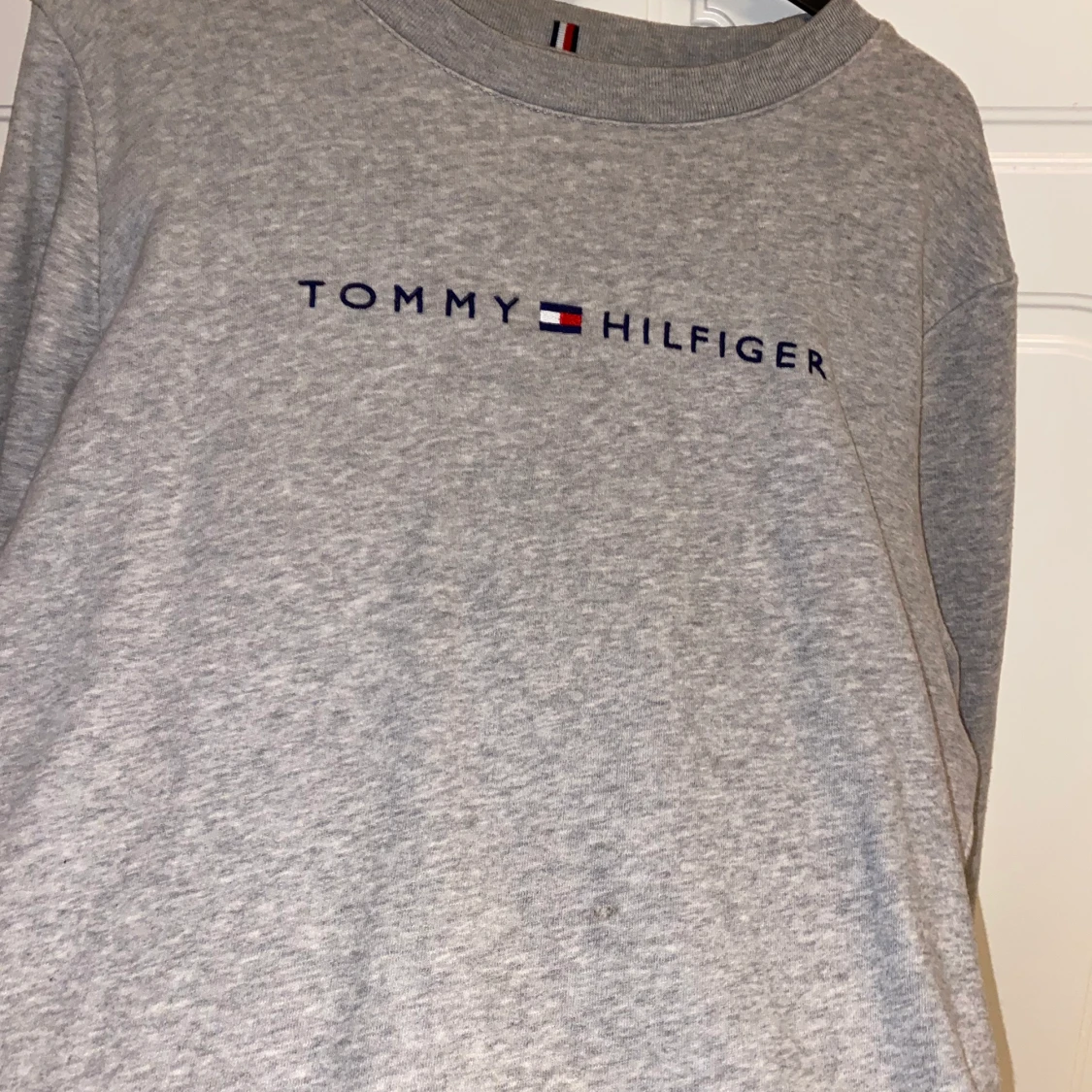 Tommy Hilfiger sweater. Grå och mjuk  - 91
