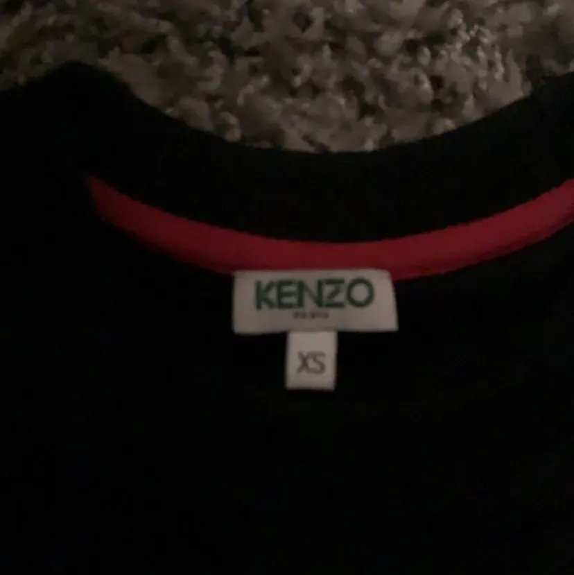 En fin kenzo tröja som är använd ett fåtal gånger. Finns kvitto!. Tröjor & Koftor.