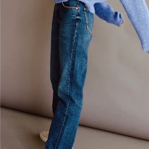 Zara jeans - Säljare mina zara jeans! Köpt för 4 månader sen använda ca 5 gng.skriv privat för bilder på!💜💜SLUTSÅLDA PÅ HEMSIDAN🙌💕💕köpta för 360kr