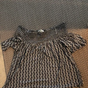 Off shoulder  - Andnöd fåtal gånger, strl Xs