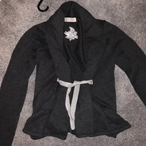 Svart Odd Molly kofta - ALLT SKA BORT 