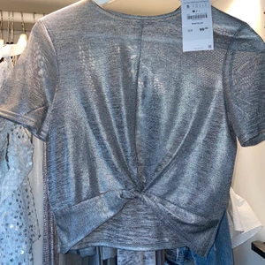 Zara tröja - Helt oanvänd tröja i minsta storleken (s) från Zara med prislappen kvar. Säljer för 69kr 🤍🤍 