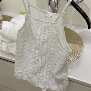 Linne  - Ett  söt vit Linne, använd 1 gång ❤️