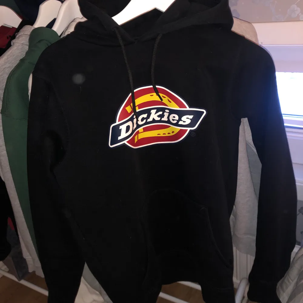 Dickies Hoodie. Storlek XS/S. Använd fåtal gånger, bra skick.. Hoodies.