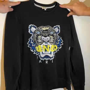 Äkta kenzo tröja storlek S. - Detta är en äkta Kenzo tröja i storlek S, som knappt inte är använd. Den är i bra skick