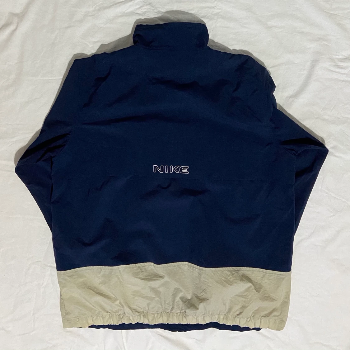 Nike jacka storlek L, passar M också - 90