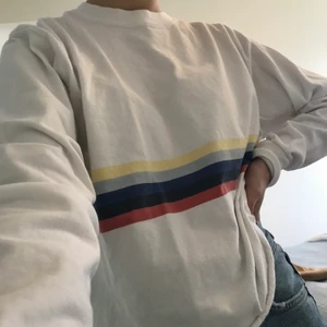 Brandy Melville tröja - Säljer denna skitsnygga långärmade tröja från Brandy Melville❣️❣️ nästintill oanvänd då den inte är min stil, men verkligen superfin!! 