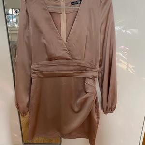 Klänning  - Jätte fin klänning från boohoo i storlek s 