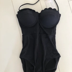Baddräkt  - Baddräkt ifrån Daisy Grace, aldrig använd och lappen sitter kvar! I storlek xs💕 köparen står för frakten❣️ buda i kommentarerna❣️