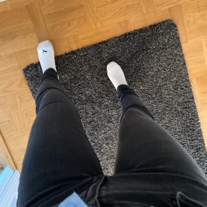 Svarta jeans - Svarta skinnyjeans💕