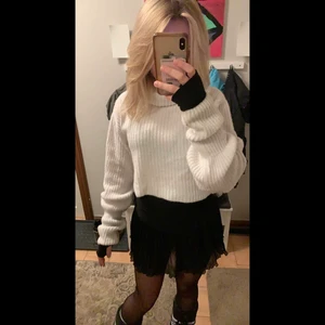 Linn Ahlborg x NAKD - Supersnygg vit stickad tröja hög krage från Linn Ahlborgs kollektion med NAKD. 