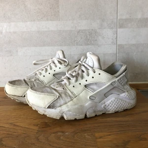 Nike sneakers - Säljer mina favoritsneakers pga köpt nya. Supersköna, passar till vardags och träning⭐️ 