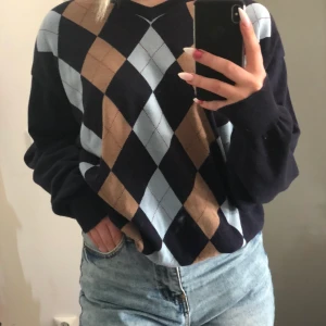 stickad tröja  - ord pris 200 jätte skön tröja sitter perfekt skriv för mer bilder eller frågor svarar snabbt