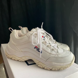 Fila skor  - Snygga fila skor som endast är använda ett fåtal gånger. Strl 38