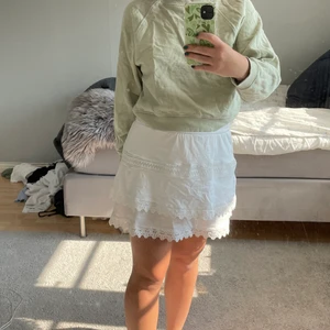 Grön collage tröja - Söt pastell grön tröja från gina💕