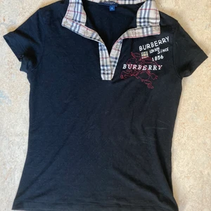 Piké BURBERRY! - Skitsnygg piké tröja!😁 Köparen står för frakt. Skriv om du har frågor!