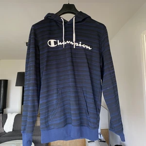Blå champion hoodie - Skriv för mer info o frågor :)