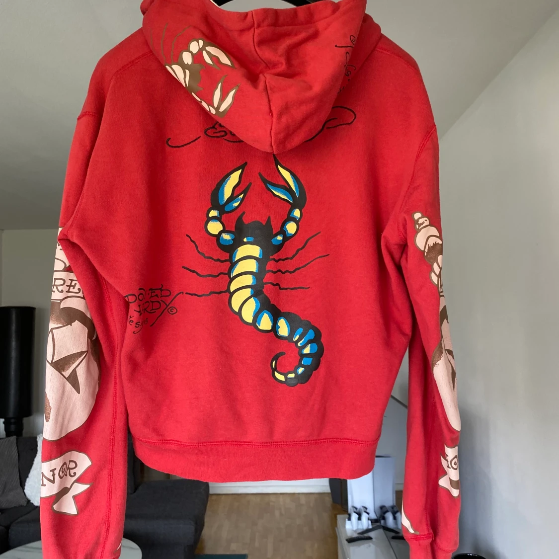 Röd EdHardy Hoodie  - 90