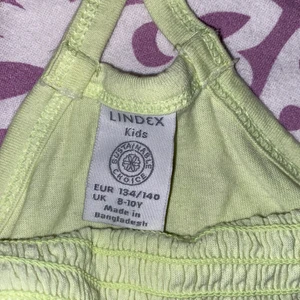 Ett linne ungefär?Grön neon färg - Gammal använd typ 2 gånger,ser ganska ny ut 