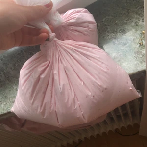 Bra Slime!☺️ -  Två bra Slime, men är det bra att vara redo med Linsvätska. En liten för: 10kr en stor för: 40 kr bra pris båda för 50kr