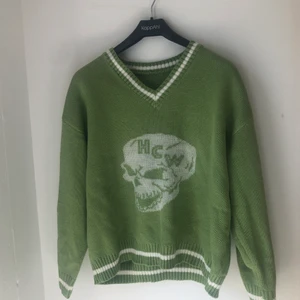 Grön tröja  - Säljer en jättefin tröja från shein. Den är i storlek M. Köpare står för frakt💚