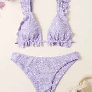 Bikini  - Superfin bikini som tyvärr är lite för liten för mig. Strl M men passar även en L 