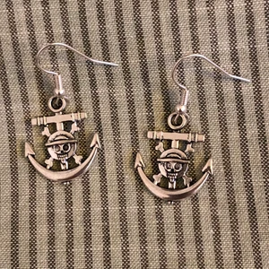 Hemmagjorda silver örhängen! - Piratörhängen örhängen! De är hemmagjorda💖Jag samfraktar gärna! Vid fler frågor eller bilder skriv privat💖 hängerna är nyckelfria🏴‍☠️