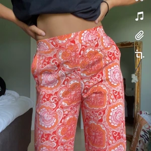 Super coola tygbyxor  - Säljer dessa super sköna och coola byxorna!! Storlek 36. Skriv för frågor💕💕