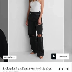 Jeans NA-KD - Super fina jeans från NAKD, använda 2 gånger och tvättad en gång. Nyskick, köpt för 499 och tänker mej bud från 100kr. Storlek 36 och sitter som ett par 36or. Säljs då de är för stor för mej och tyvärr inte kommer till användning. Fler bilder går att få och lägger man ett bud ska de vara seriöst och villa köpa plagget för det priset❤️ 