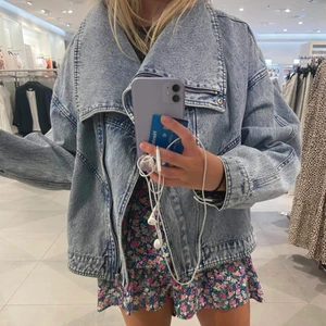 Jeans jacka  - Funderar på sälja denna jacka från HM vid bra bud, Nyskick!!