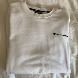 Champion sweatshirt - Vit champion sweatshirt i storlek s pris kan diskuteras 