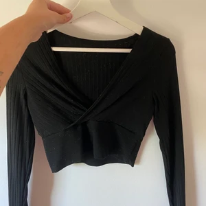 Långärmad topp - Jättefin svart topp från SHEIN. Använd en gång, fint skick !