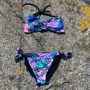 Bikinis - Två snygga bikinis som passar storlek 34-38☺️  Båda två är oanvända och skickas inplastade.                                                          FRI FRAKT!!📦