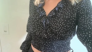 Prickig Top  - Fin prickig top från bikbok i storlek S. Använd ett par gånger, bra skick. 100 kr + frakt