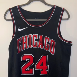 Lauri Markkanen Statement Edition Swingman (Chicago Bulls) Men's Nike NBA Connected Jersey - Black - Köpt ifrån footlocker