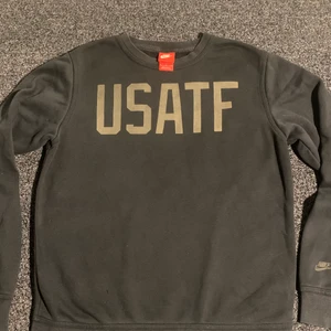 Vintage X Nike Tröja - Vintage X Nike Sweatshirt -Size S  -Vintage If you have any questions or discussions then feel free to write me a message! Best regards, David #nike #nikevintage #vintage #thrift #fashion