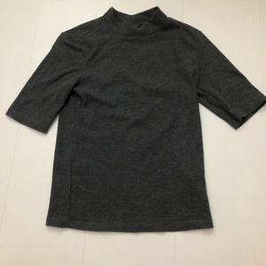 Fin tröja i bra skick  - Nästan oanvänd 