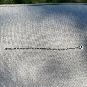 Thomas Sabo armband - Säljer ett Thomas Sabo armband för 400kr+frakt. Nypris var 700kr och det är 18cm långt. Boxen kommer inte med.