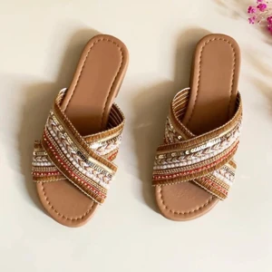 Tofflor  - Endast testade, storlek 36, frakt 66 kr