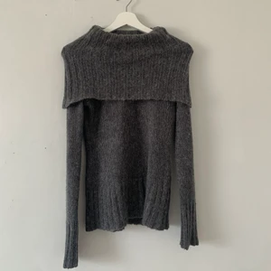 Stickad tröja strl:xs - Grå stickad tröja från H&M. Strl:xs.                                    Köparen står för fraktkostnaden😊