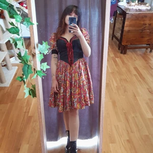 Vintage klänning strl XS/S - Helt magisk klänning med snörning. Inhandlad i vintage-butik.