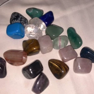 Olika kristaller - Hej! tänkte sälja några kristaller, skriv till mig vilken ni vill ha så säger jag priset. Det är olika priser på alla eftersom vissa är mer sällsynta än andra💕kram på er!